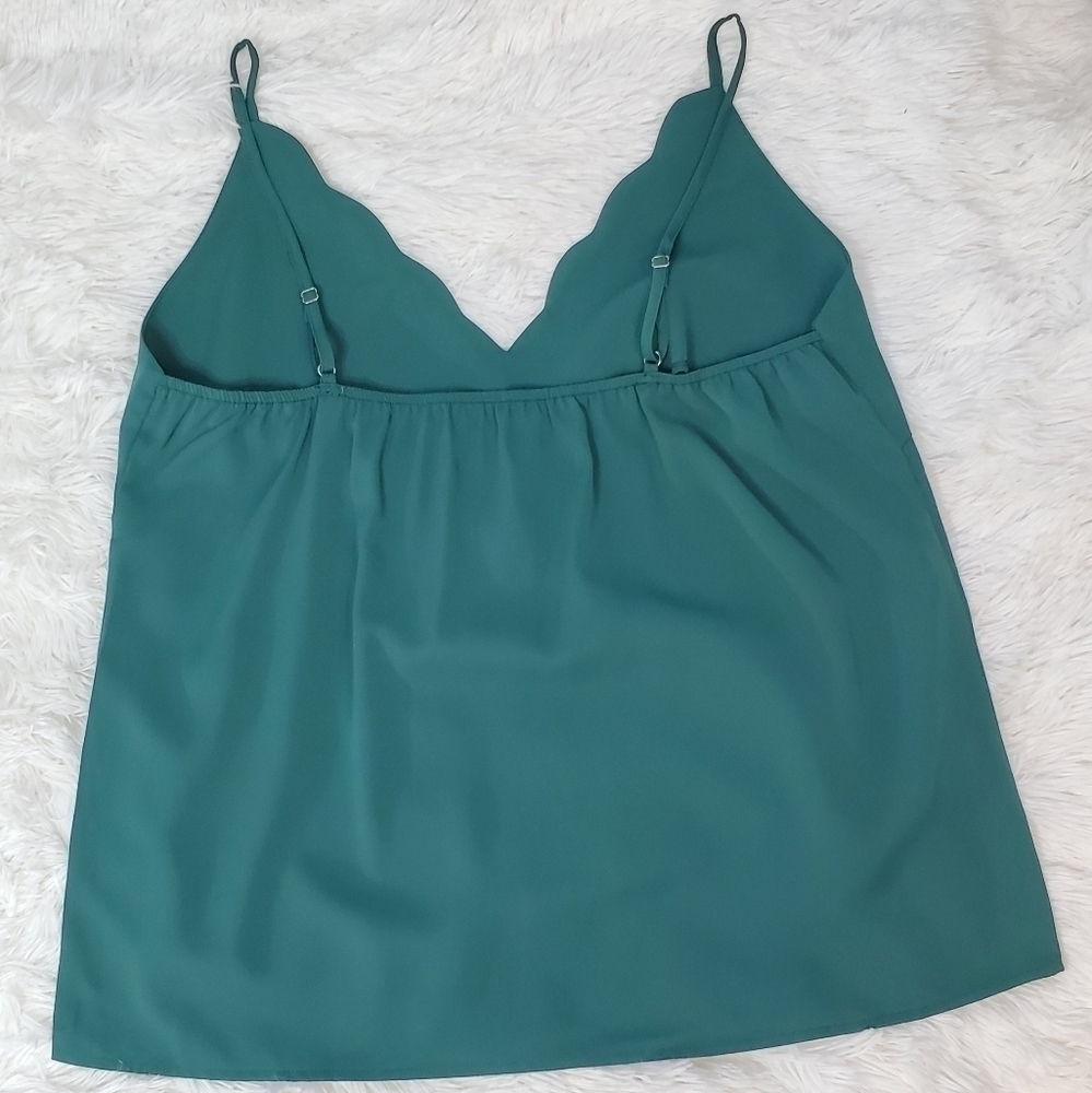 HUNTER Green Wave Detailed V Neck Cami - Picture 3 of 7